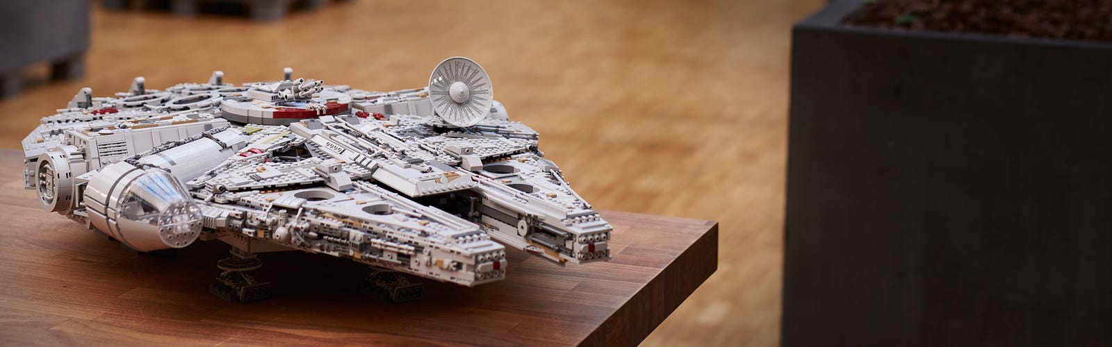 ide plukke et eller andet sted Millennium Falcon™ 75192 | Star Wars™ | Buy online at the Official LEGO®  Shop US