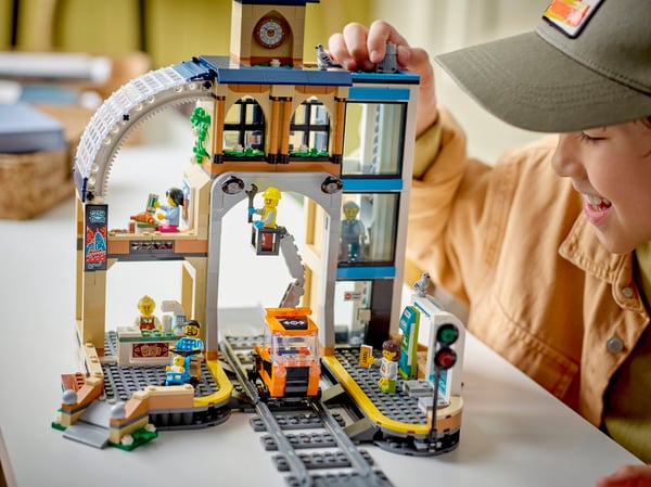LEGO 60469 La gare centrale — visuel 8 sur 8