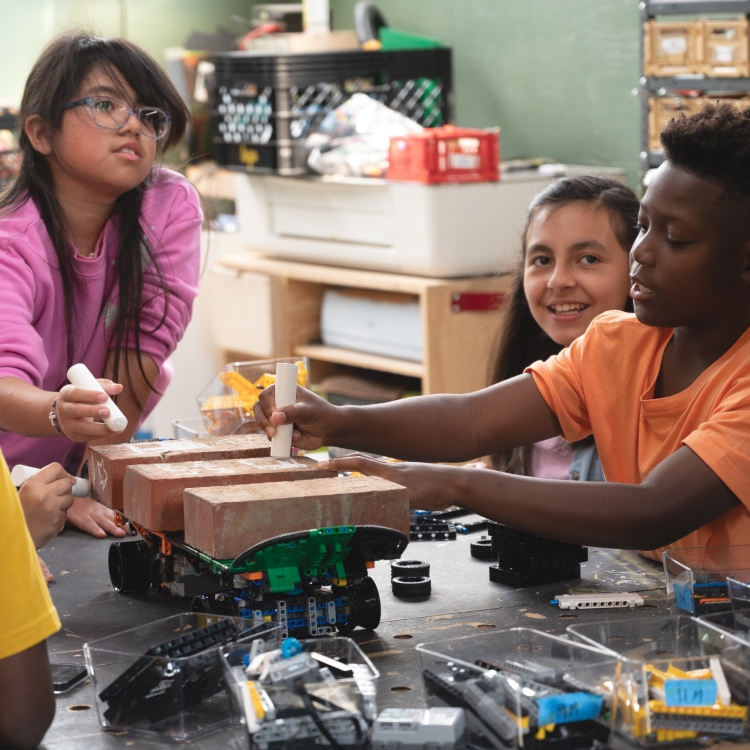 Pr?�sentation des sets de v?�hicules ?�lectriques LEGO?� Technic | Boutique LEGO?� officielle FR