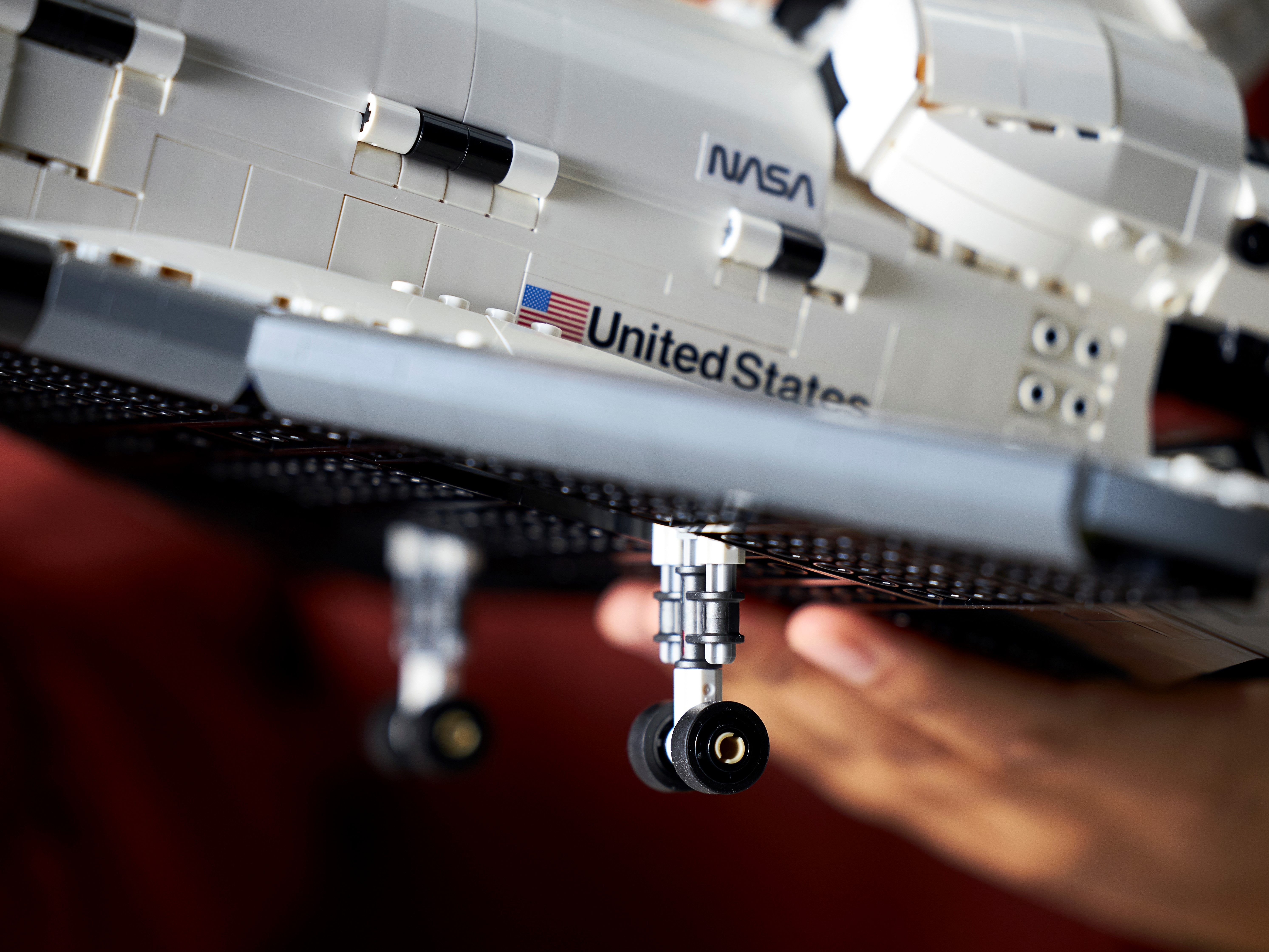 Il set Lego dedicato allo Shuttle Discovery con il telescopio Hubble