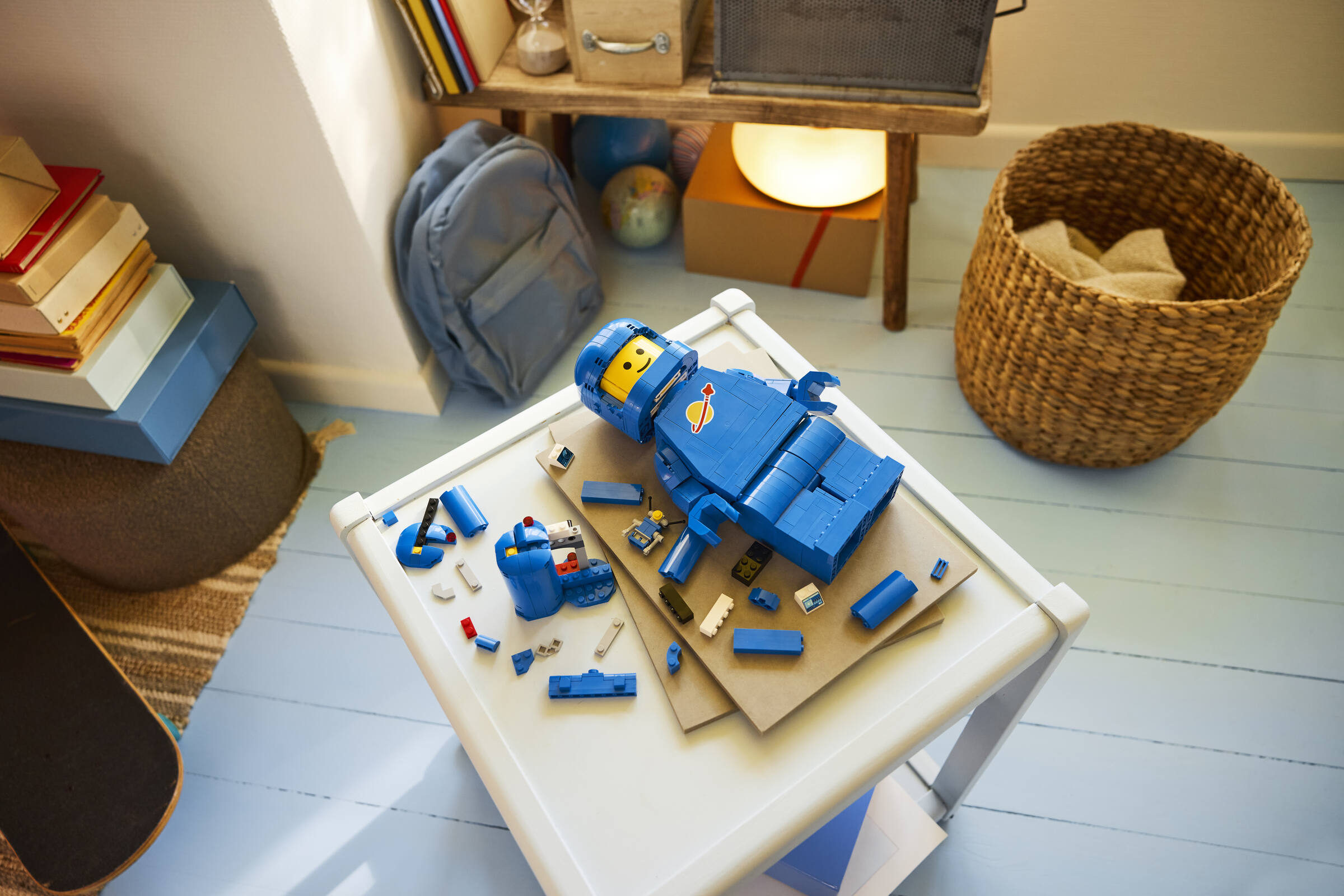 Up-Scaled Blue Astronaut Minifigure 40921 | Minifigures | Buy