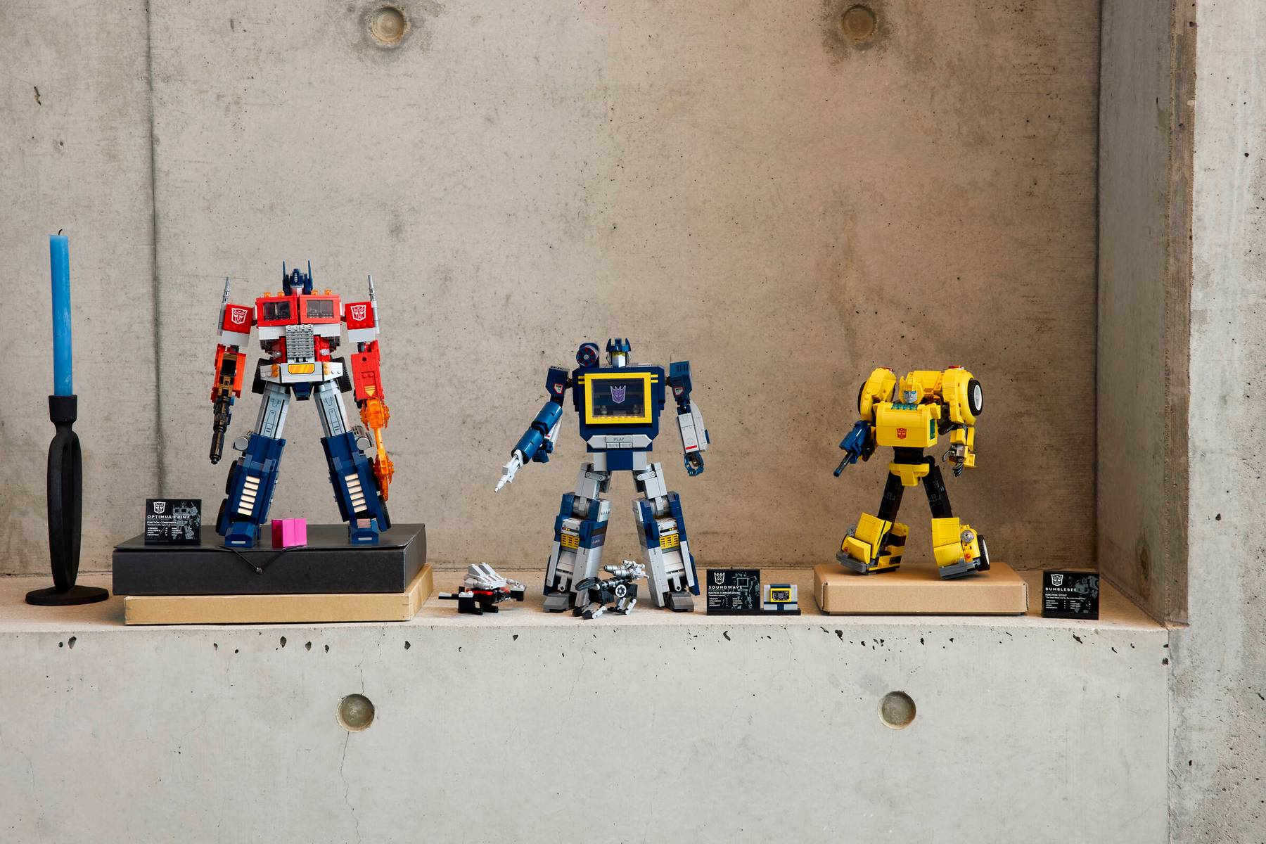 https://www.lego.com/cdn/cs/set/assets/blt1dc66d44becbc69f/10358_10302_10338_Lifestyle_Envr_01_en-gb.jpg?format=webply&fit=bounds&quality=70&width=1200&height=1200&dpr=1.5