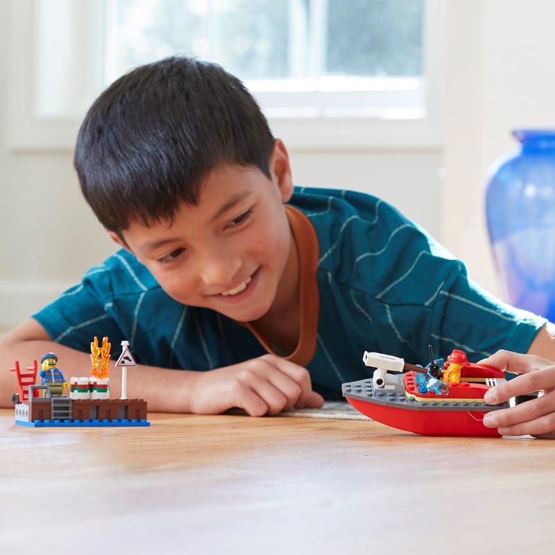 Dock Side Fire 60213 City Buy online at the Official LEGO® Shop AT