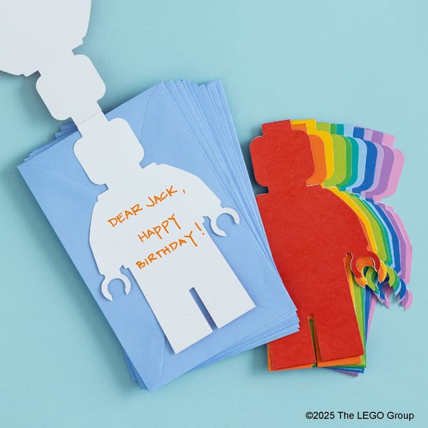 Minifigure Notecards: 12 Shaped Notecards with Envelopes - Image 4