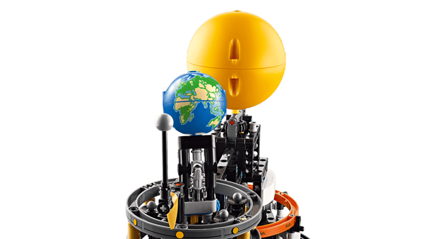 LEGO 42179 La planète Terre et la Lune en orbite — visuel 7 sur 8