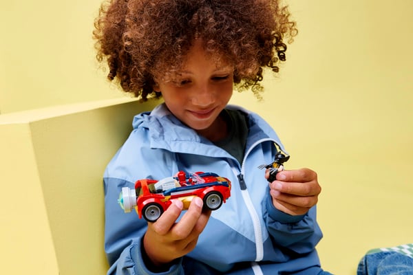 LEGO 76336 Spider-Man et sa voiture contre Wolverine vénomisé — visuel 8 sur 8
