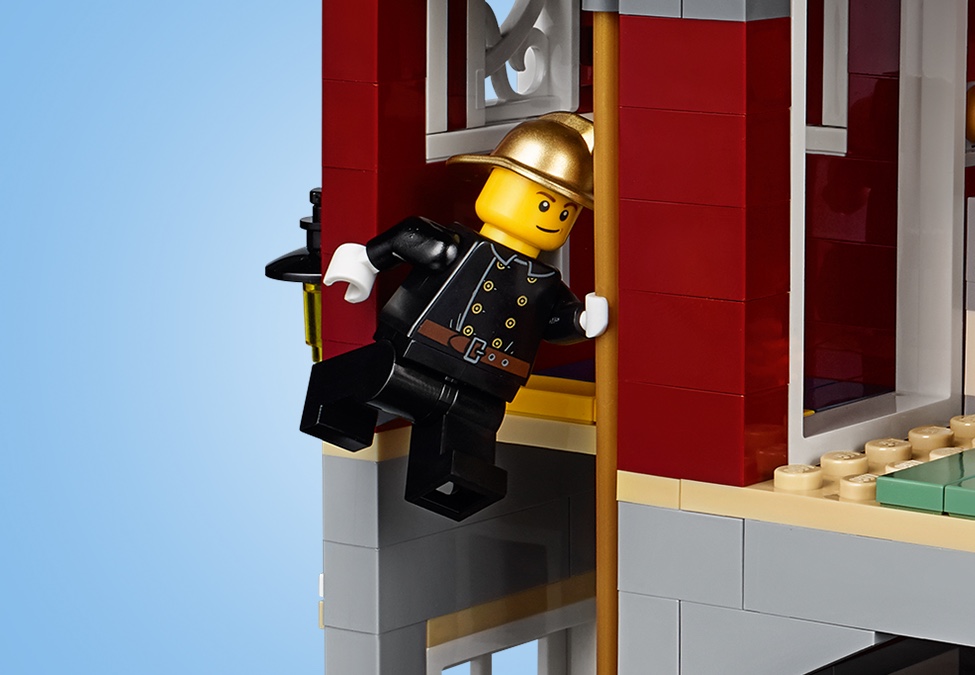 Featured image of post Lego Creator Winter Village Fire Station The lego creator expert winter village fire station 10263 creative building set can be built together with all other original lego sets and lego building blocks for imaginative play