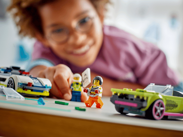 LEGO 60415 La course-poursuite entre la voiture de police et la super voiture — visuel 7 sur 8