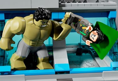 LEGO Hulk figure bashing Loki minifigure