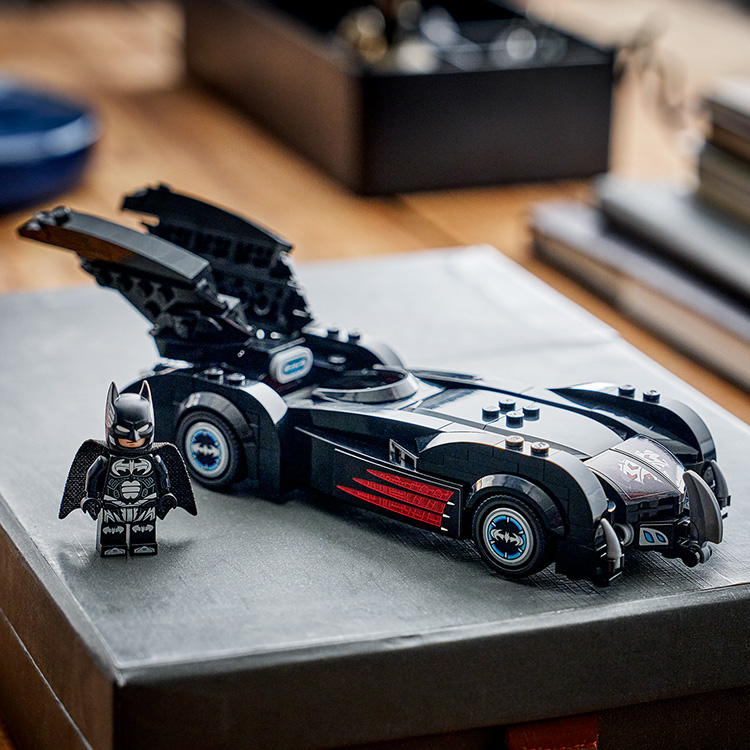 その他 M Batman & Robin™ Batmobile™ 76333 | Batman™ | Buy online at the