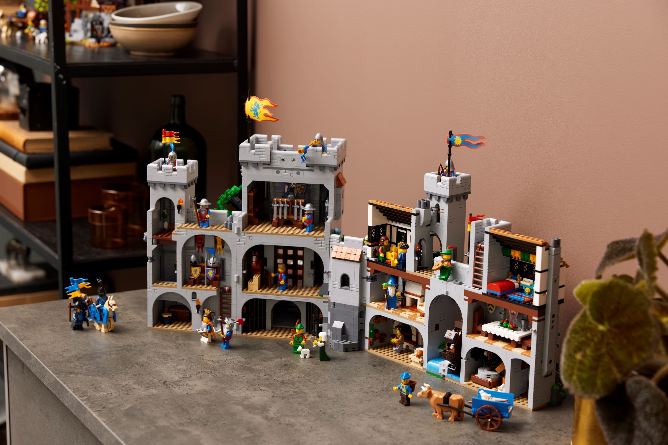heldig Uden for ål Lion Knights' Castle 10305 | LEGO® Icons | Buy online at the Official LEGO®  Shop US