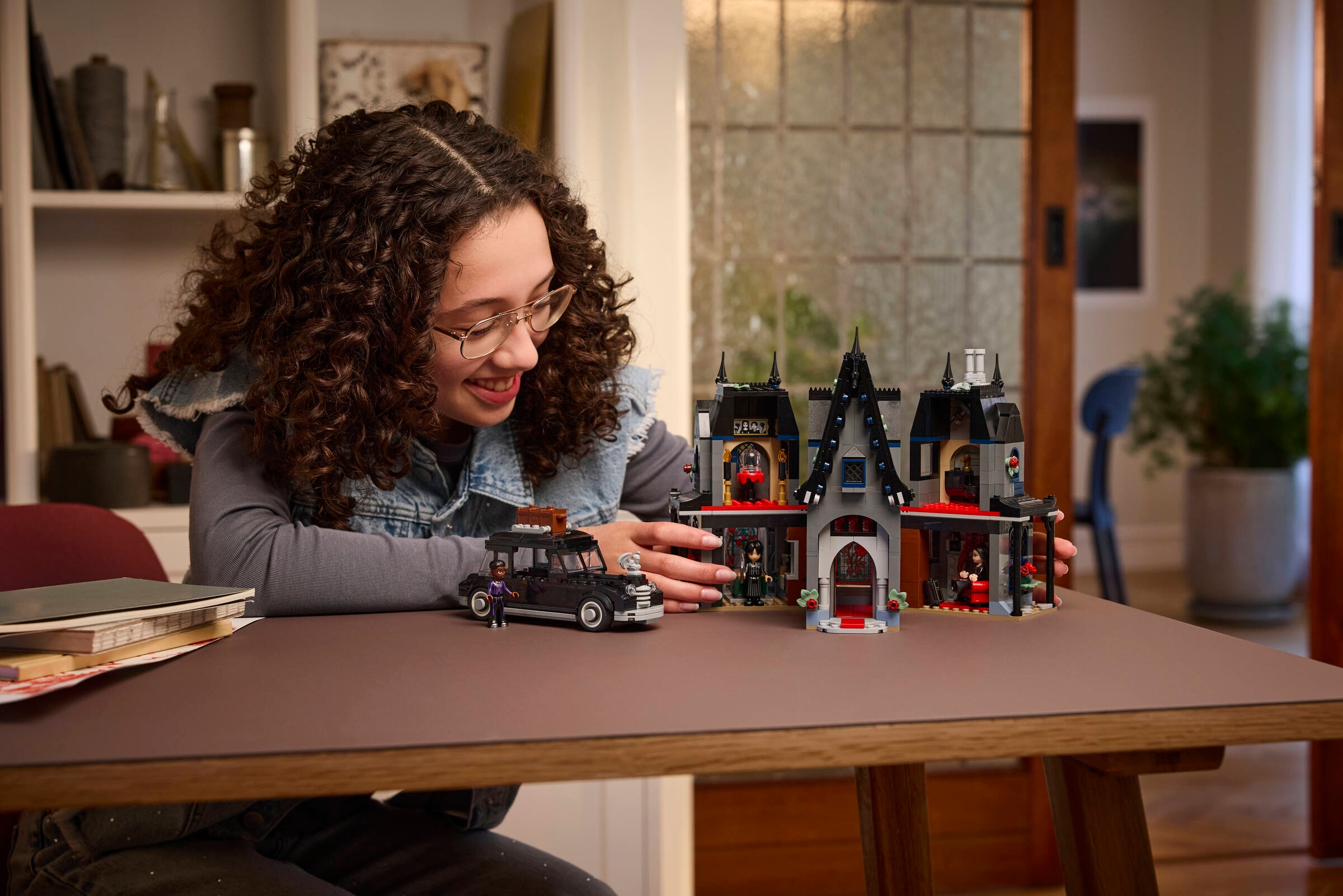 Chatka Morticii 76786 | Zestawy LEGO® Wednesday | Oficjalnym