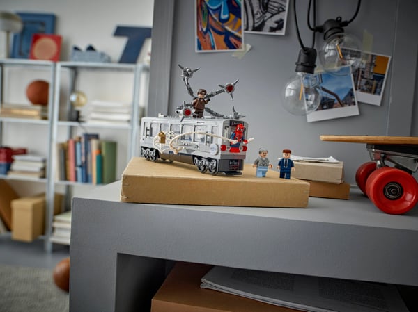 LEGO 76321 La scène du train de Spider-Man et Docteur Octopus — visuel 8 sur 8