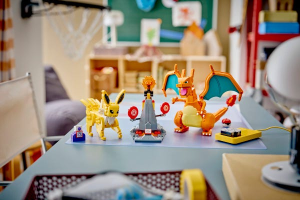 SMART Play™: Charizard vs. Jolteon Ultimate Battle - Image 20