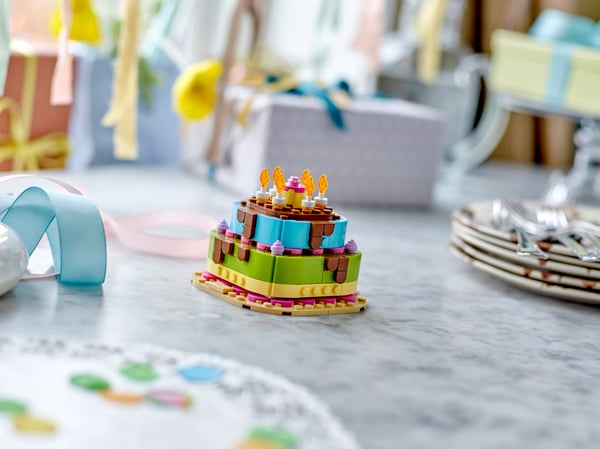 LEGO 40815 Le gâteau d'anniversaire — visuel 7 sur 8
