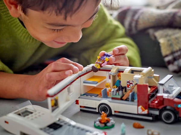 Holiday Adventure Camper Van - Image 10