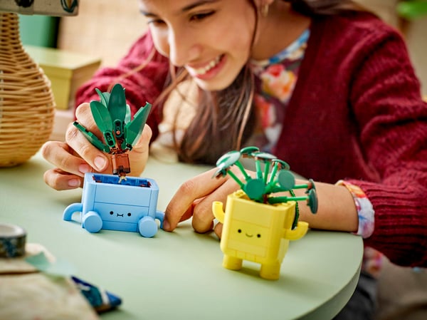 LEGO 10349 Petites plantes souriantes — visuel 8 sur 8