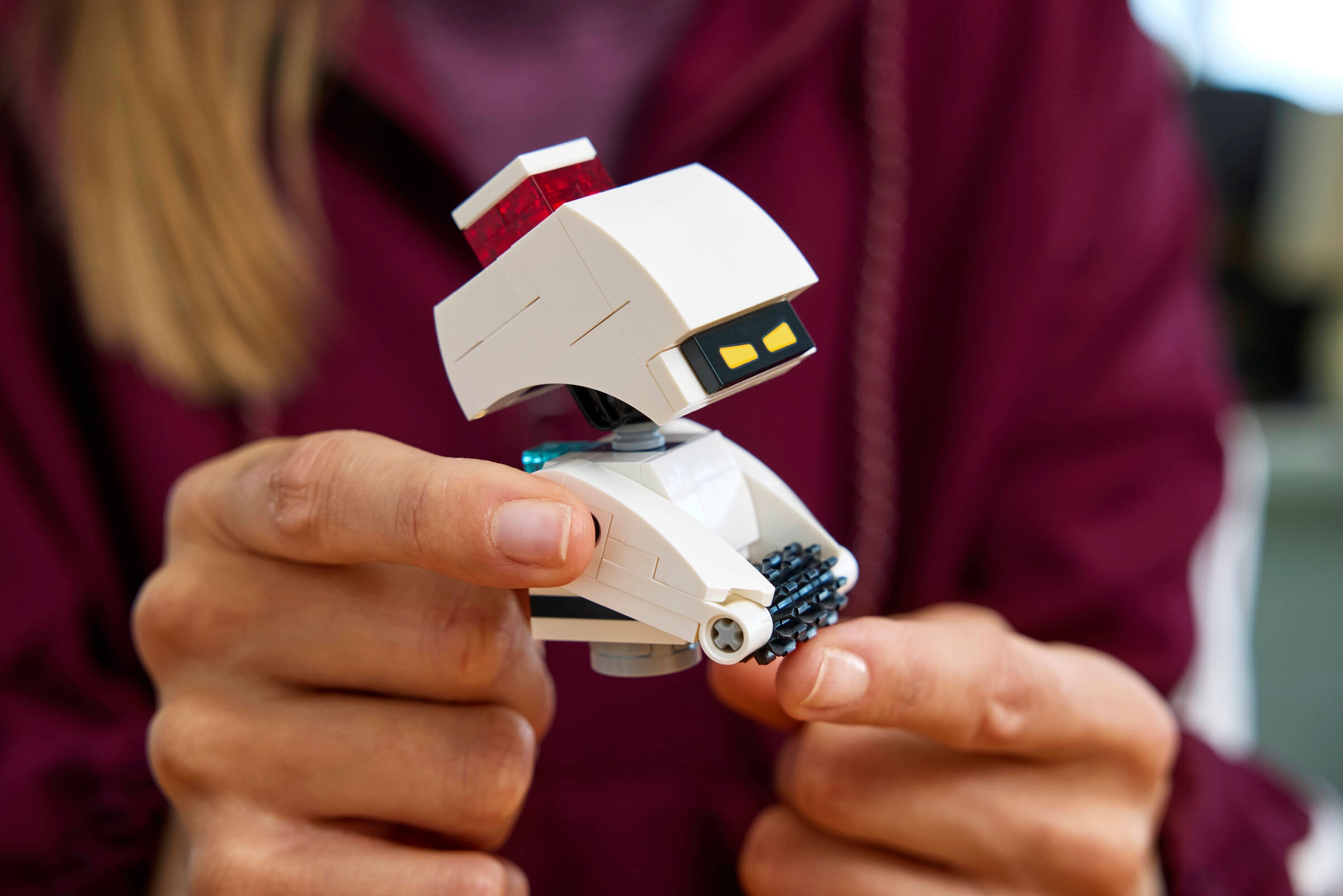 WALL-E and EVE 43279 | Disney™ | Buy online at the Official