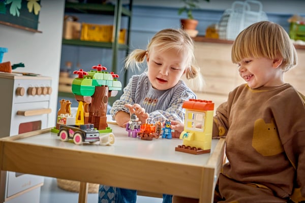 LEGO 10469 Les livreuses de pizza avec Muffin et Bluey — visuel 7 sur 8