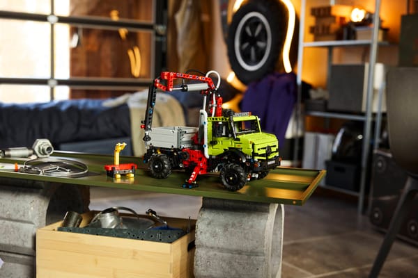 Mercedes-Benz Unimog U 5023 with Crane - Image 15