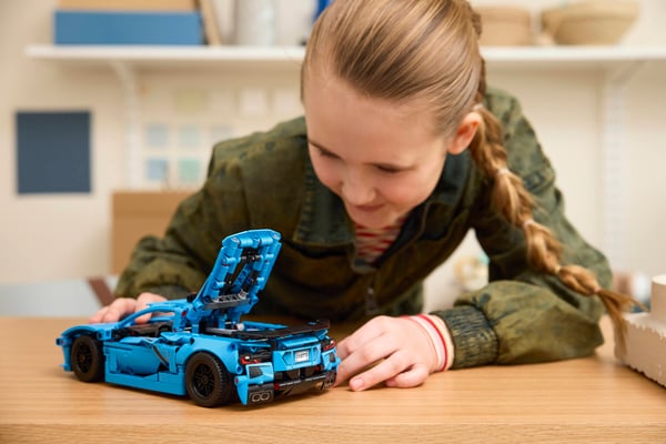 LEGO 42217 Chevrolet Corvette Stingray bleue — visuel 8 sur 8