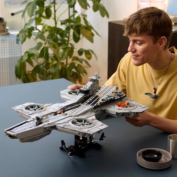 LEGO 76354 L’héliporteur du SHIELD — visuel 8 sur 8