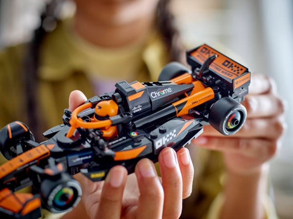 LEGO 77251 Voiture F1® McLaren Team MCL38 — visuel 8 sur 8