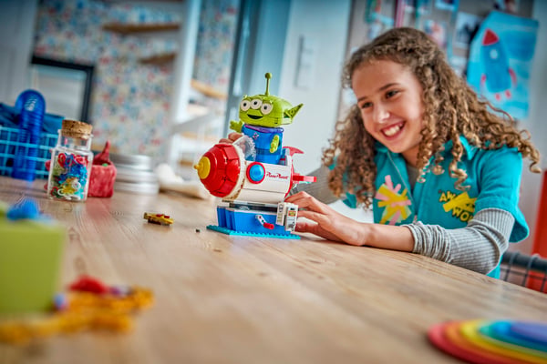 LEGO 43307 Alien et la fusée Pizza Planet — visuel 7 sur 8