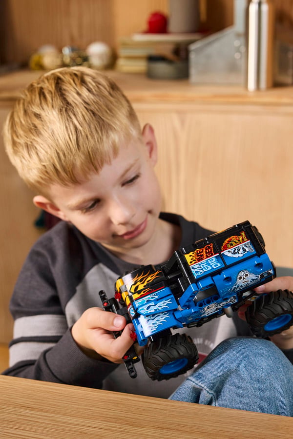 LEGO 42219 Monster Jam™ Grave Digger™ - Feu et glace — visuel 8 sur 8