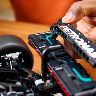 A Look at the LEGO?� Technic�?� set Mercedes-AMG F1 W14 E Performance | Official LEGO?� HK