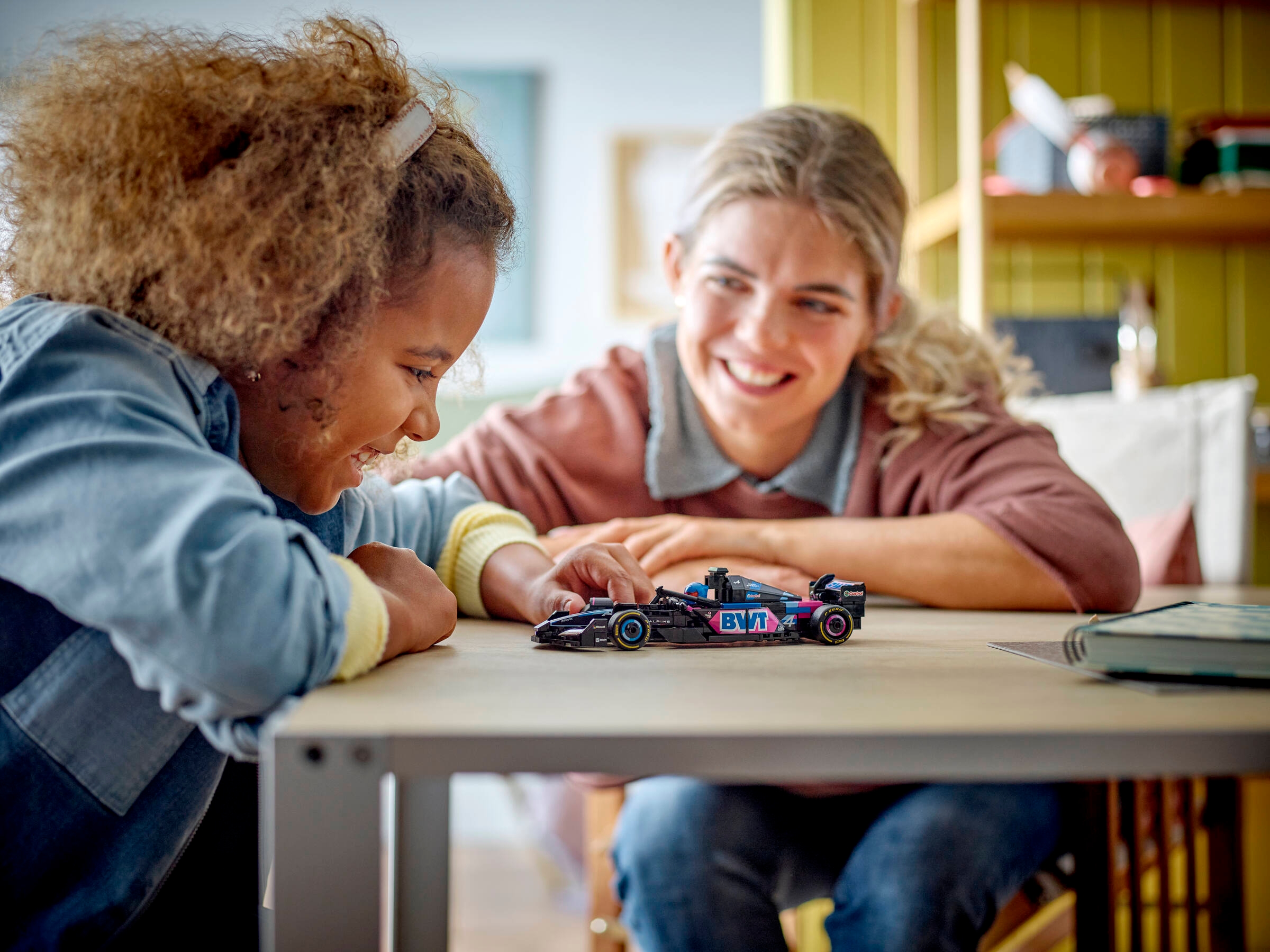 BWT Alpine F1® Team A524 レースカー 77248 | スピードチャンピオンズ