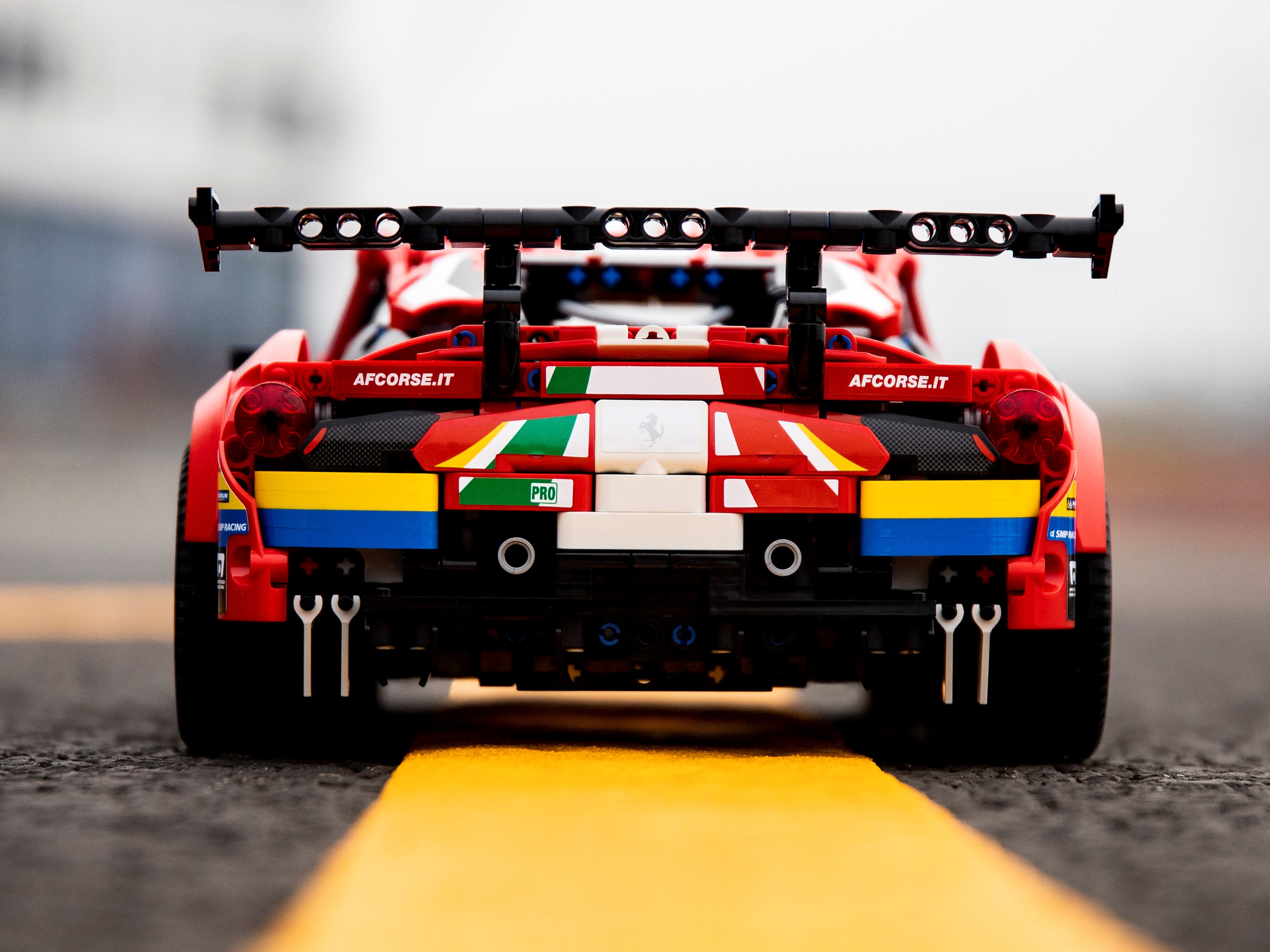 Ferrari 488 GTE “AF Corse #51” 42125 | Technic™ | Buy online at 