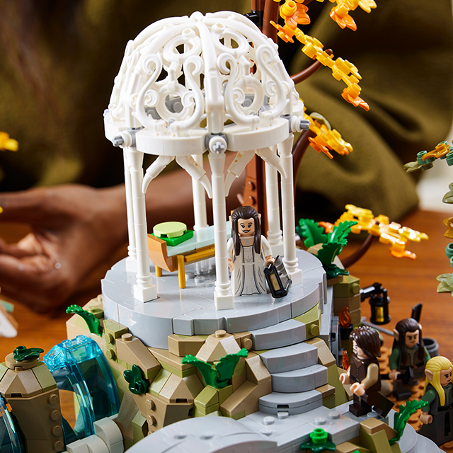Lego Seigneur des Anneaux, Château custom avec 16personnages