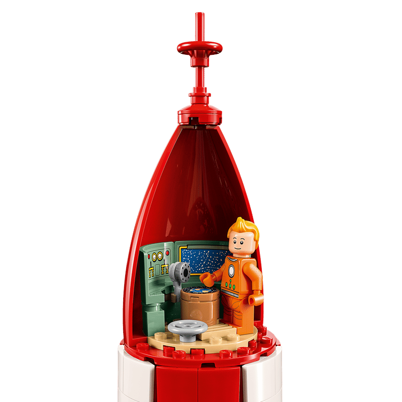 LEGO 21367 geoeffnete Raketenspitze mit Blick in den Kontrollraum und Tim Minifigur im Inneren