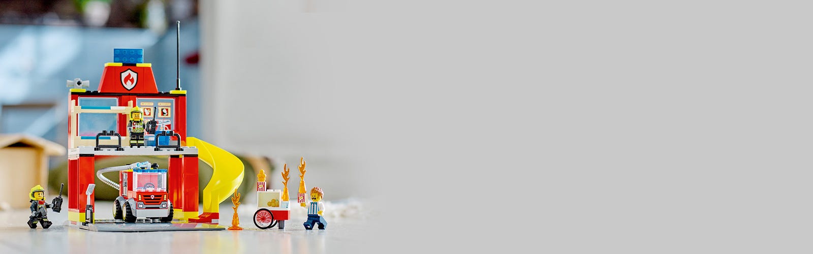LEGO City Fire 60375 Caserma dei Pompieri e Autopompa Camion Giocattolo dei  Vigili del Fuoco Giochi per Bambini Idee Regalo