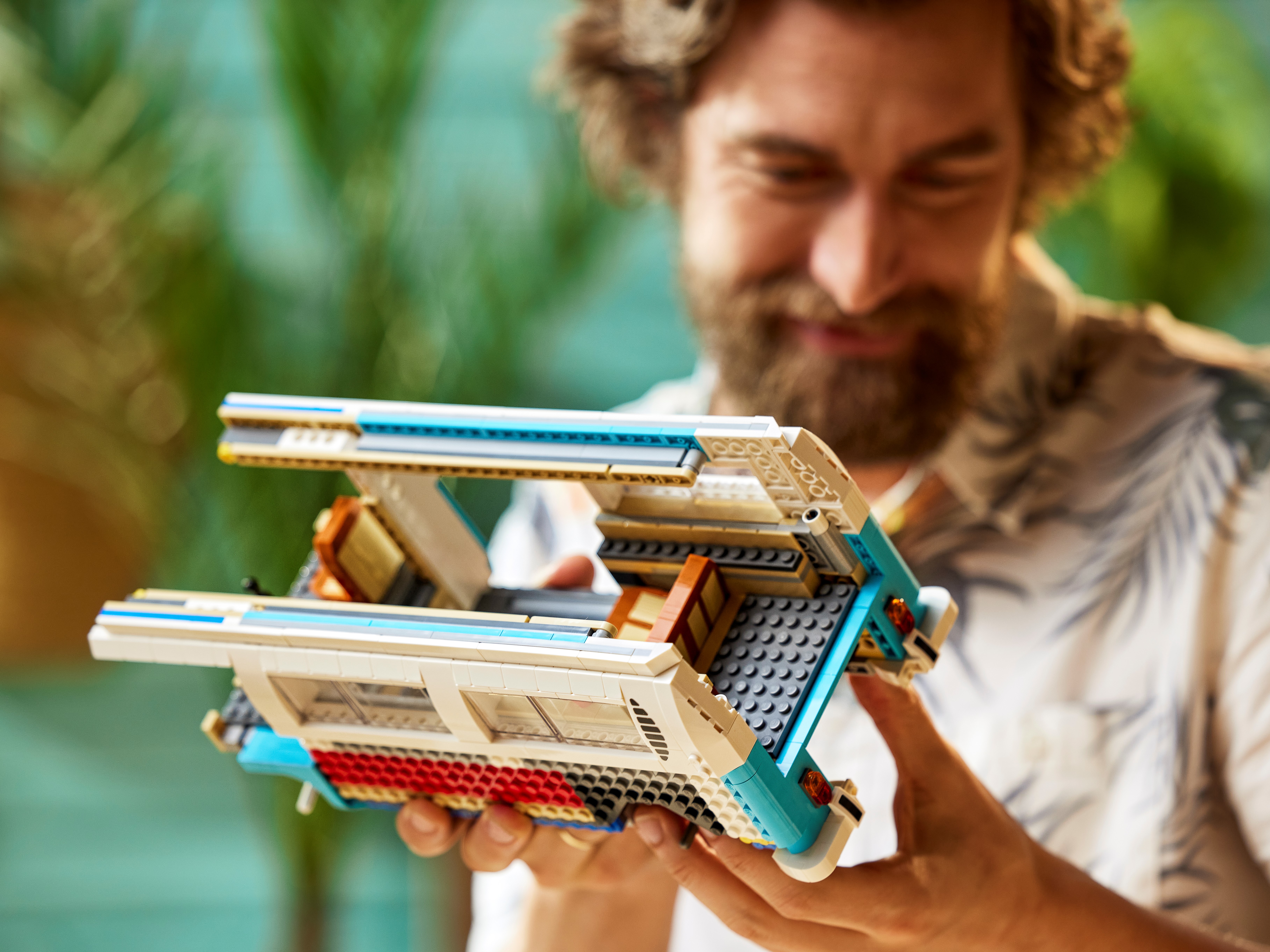 LEGO Creator Expert - Furgoneta de camping Volkswagen T2 10279 pukika.ro [22]