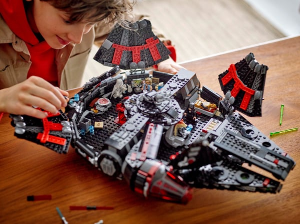 LEGO 75389 Le Faucon Noir — visuel 8 sur 8
