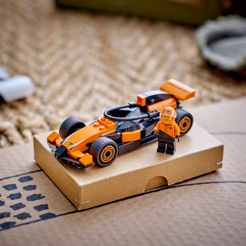 Piloto de F1® con Coche McLaren 60442 City Oficial LEGO® Shop ES