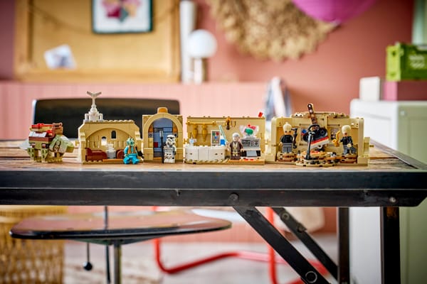 SMART Play™: Mos Eisley Cantina™ - Image 20