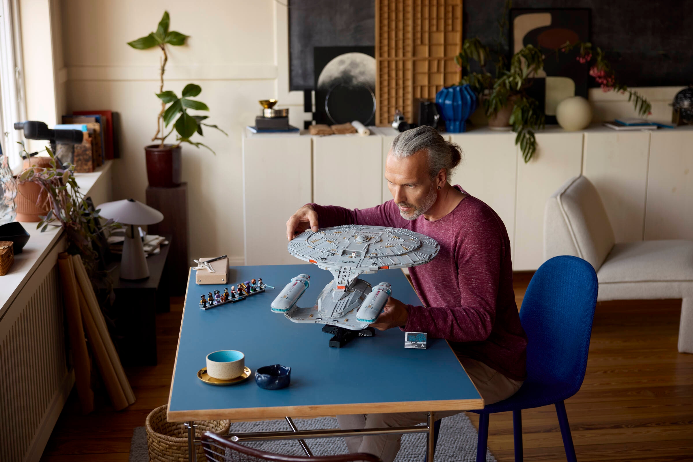 Star Trek: U.S.S. Enterprise NCC-1701-D™ 10356 | LEGO® Icons |レゴ