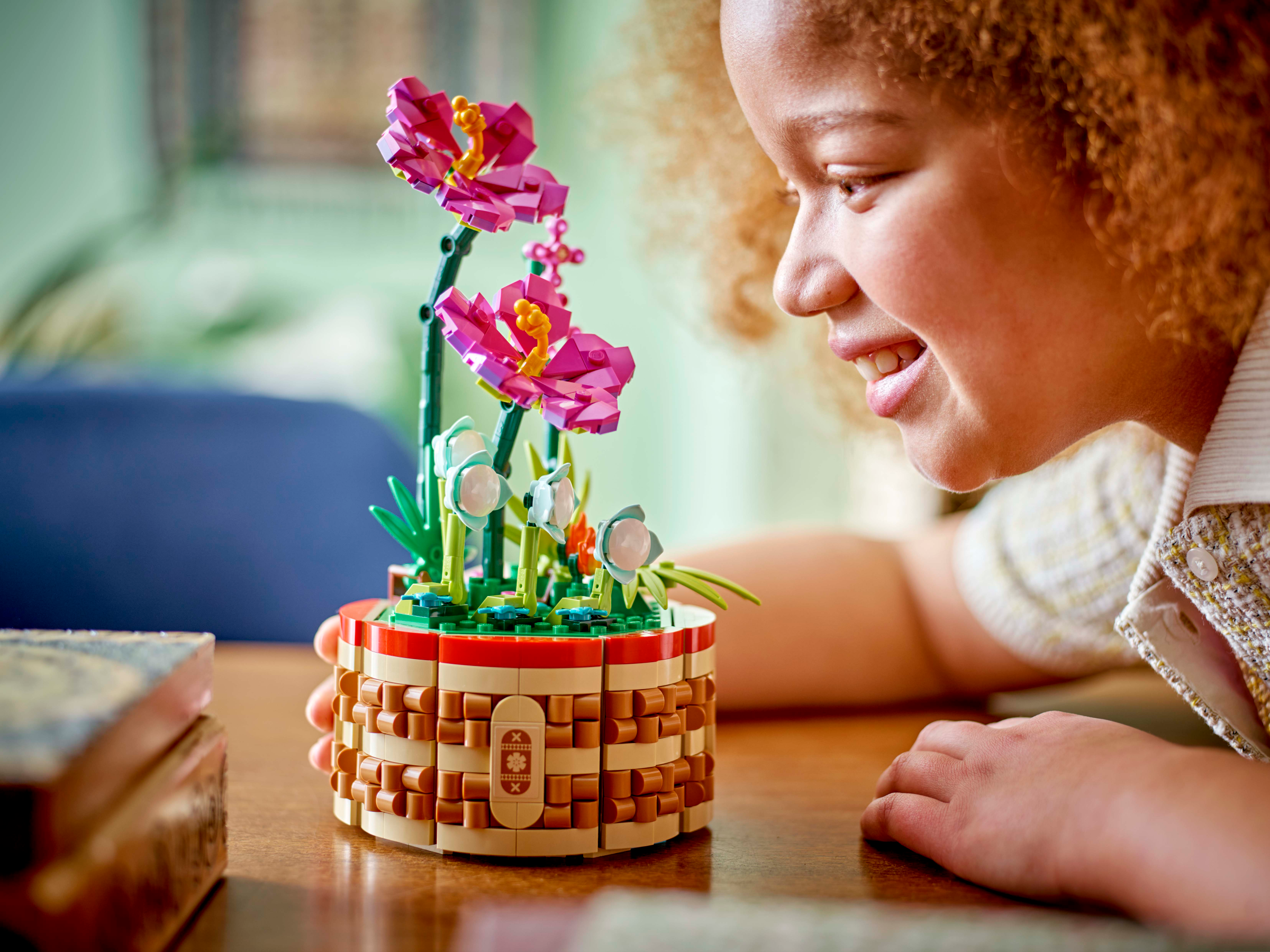 Moana's Flowerpot 43252 | Disney™ | Buy online at the Official