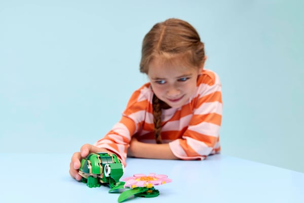LEGO 31377 La tortue et la fleur de nénuphar — visuel 8 sur 8
