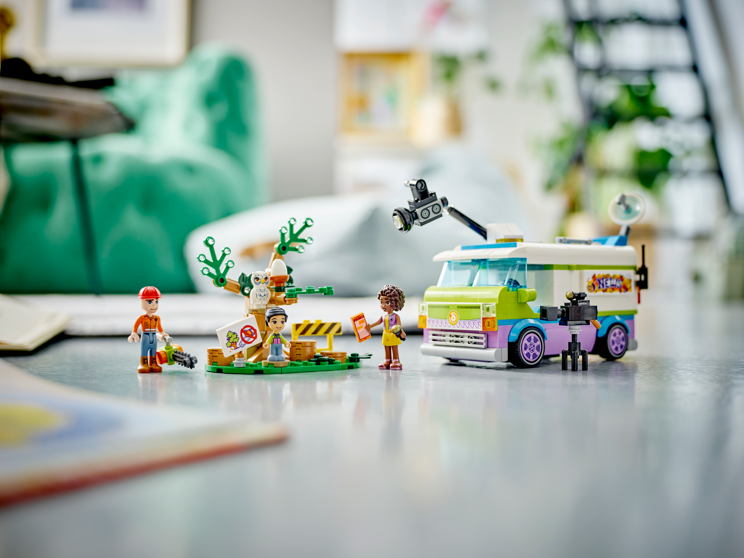 アンドリュー Newsroom Van 41749 | Friends | Buy online at the Official LEGO