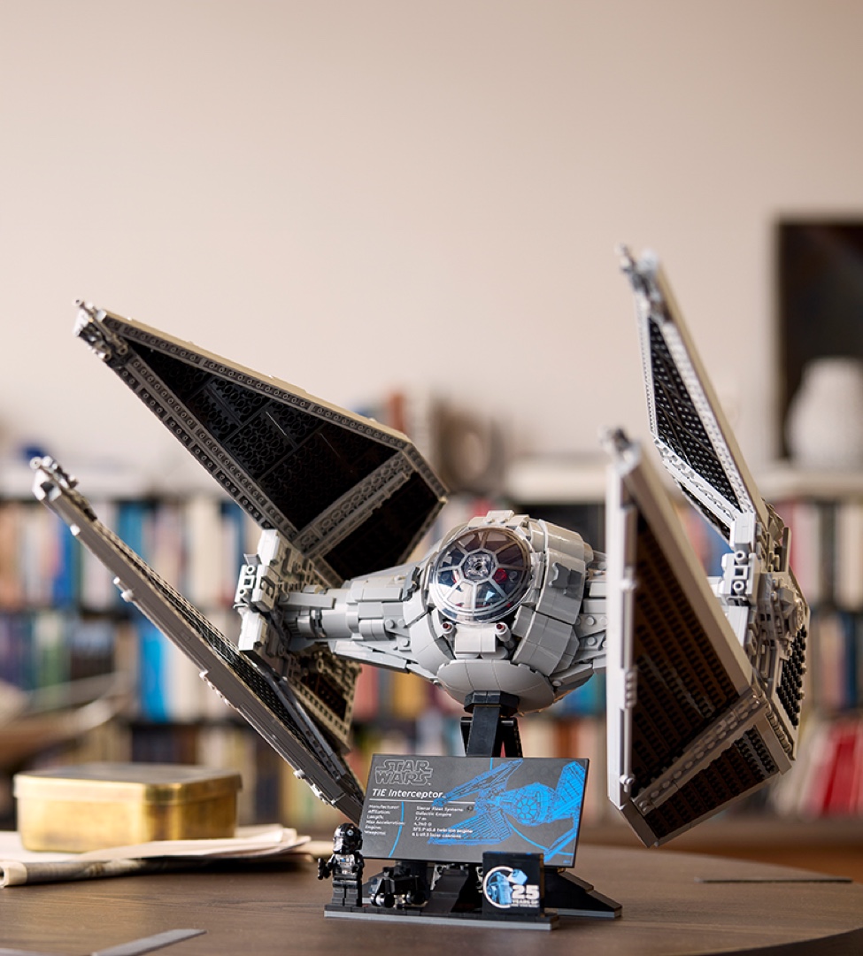 TIE Interceptor™ 75382 | Star Wars™ | Buy online at the Official