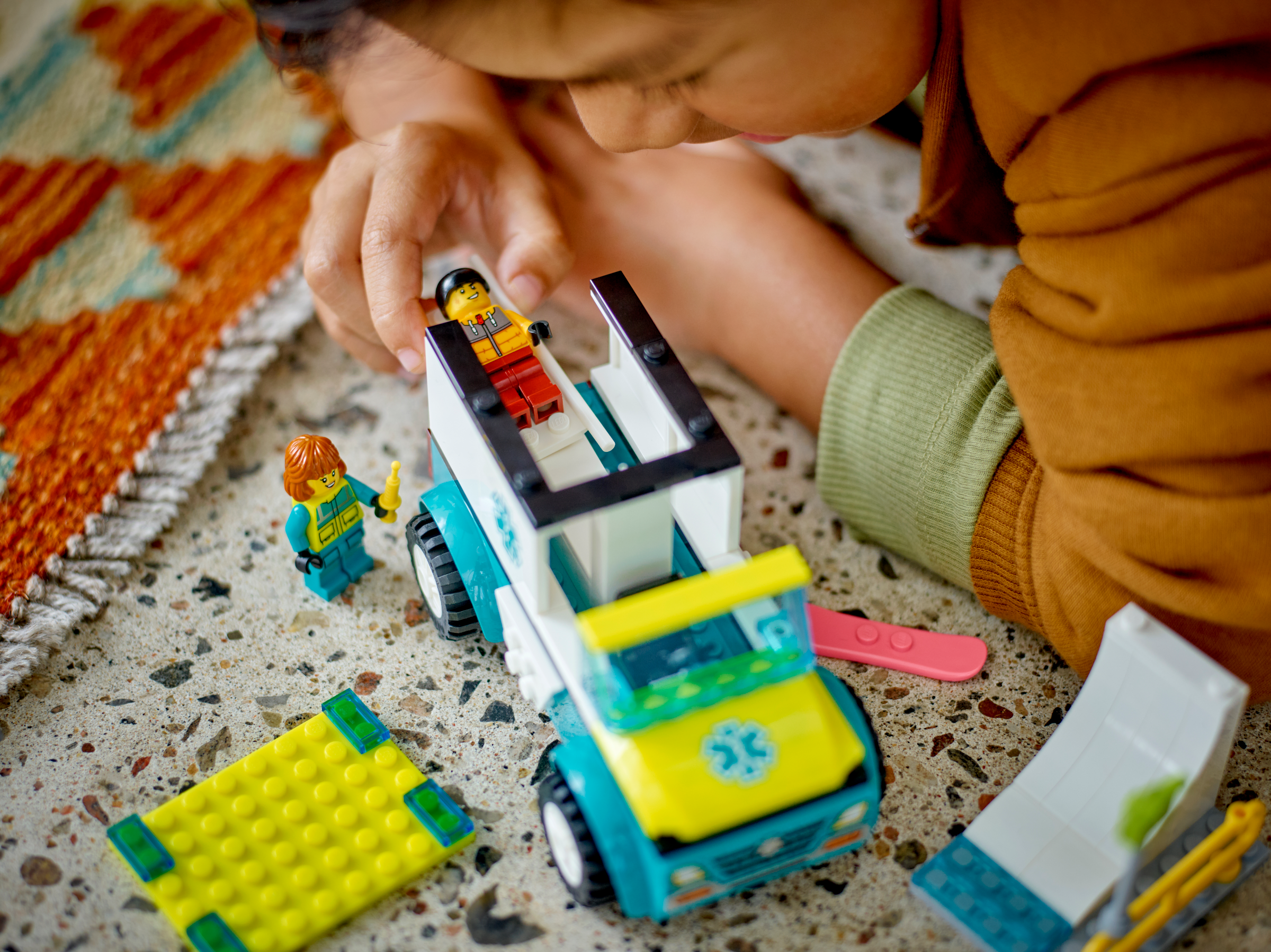 救急車とスノーボーダー 60403 | シティ |レゴ®ストア公式