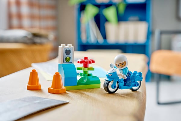 LEGO 10471 La moto de police bleue — visuel 8 sur 8
