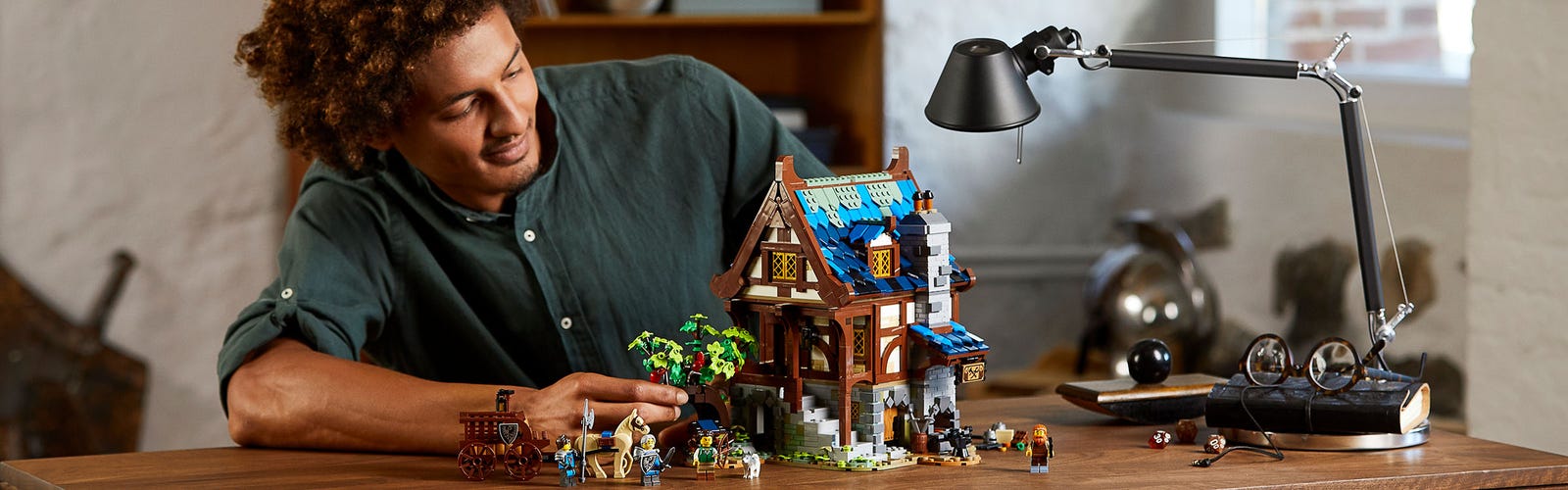 månedlige Kvittering Halloween The history of LEGO® Castle and our new Medieval Blacksmith set | Official  LEGO Shop | Official LEGO® Shop AT