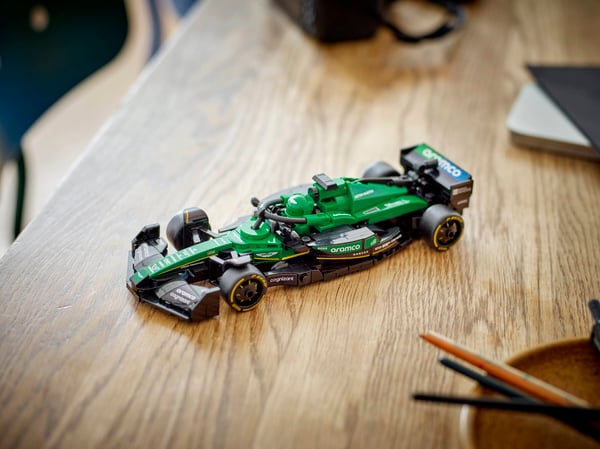 LEGO 77245 Voiture F1® Aston Martin Aramco AMR24 — visuel 8 sur 8