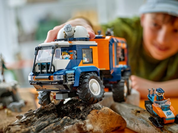 LEGO 60471 Le camion scientifique des explorateurs en Arctique — visuel 7 sur 8