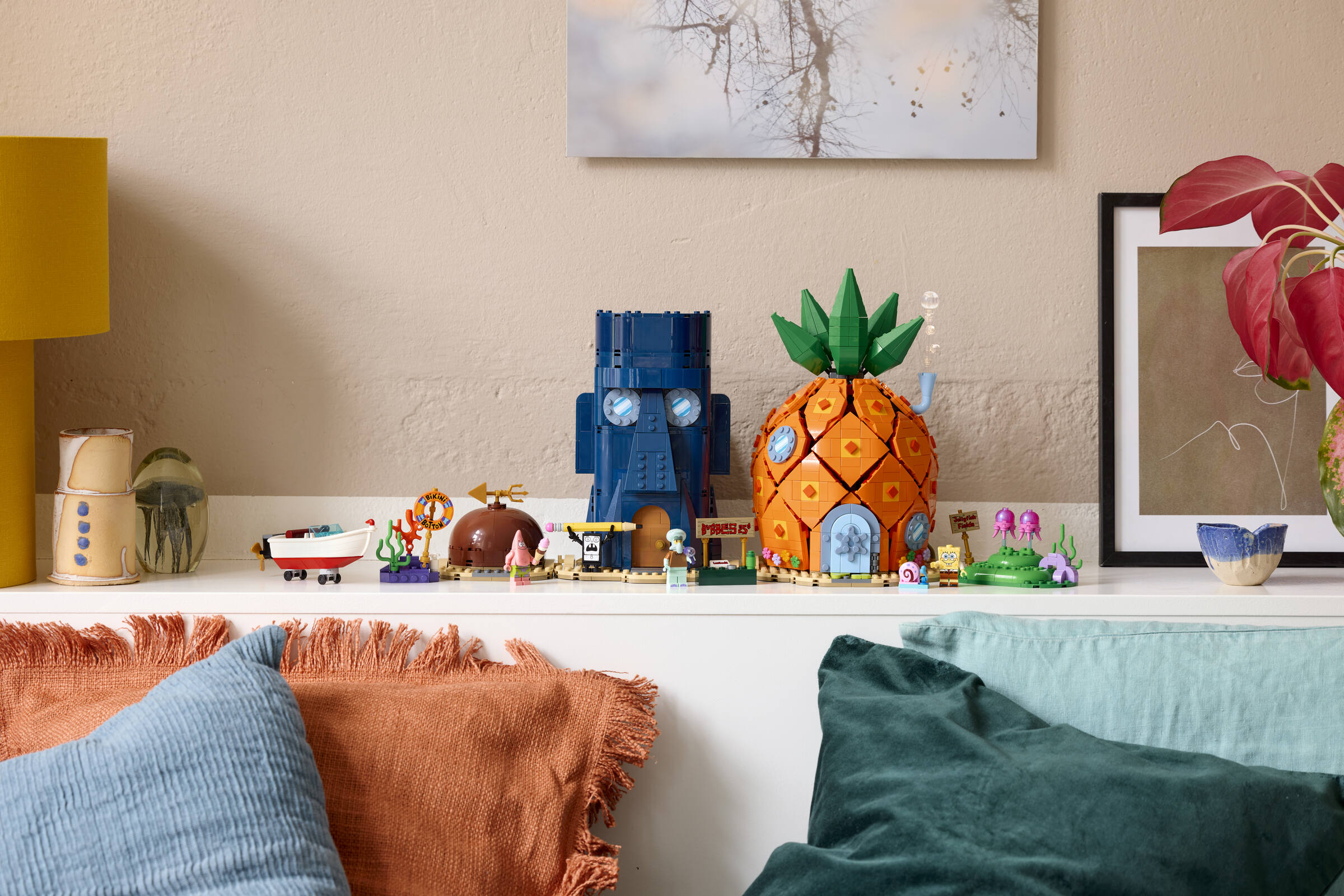 A LEGO® Icons SpongeBob SquarePants: Bikini Bottom set featuring a pineapple house and minifigures displayed on a shelf.